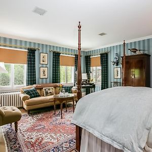 Private Bathroom King Room